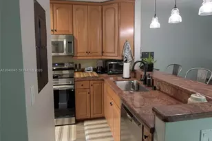 8356 NW 37th Pl, Sunrise, FL 33351 - Photo 12