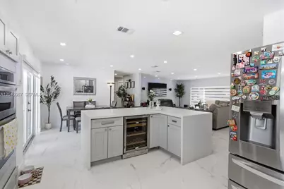 10450 NW 19th St, Pembroke Pines, FL 33026 - Photo 12
