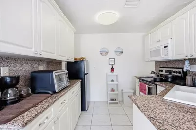 10450 NW 19th St, Pembroke Pines, FL 33026 - Photo 8