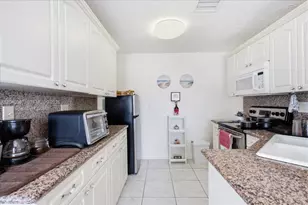 10450 NW 19th St, Pembroke Pines, FL 33026 - Photo 8