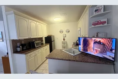 10450 NW 19th St, Pembroke Pines, FL 33026 - Photo 4