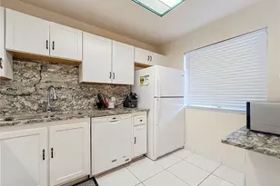 4545 Luxemburg Ct, Lake Worth, FL 33467 - Photo 4
