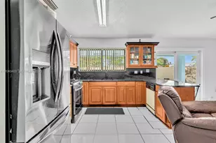 16951 SW 147th Ct, Miami, FL 33187 - Photo 4