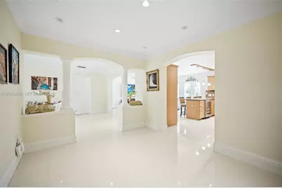 6185 W 10th Ave, Hialeah, FL 33012 - Photo 6