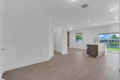 805 SE 18th St, Homestead, FL 33034 - Photo 2