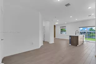 805 SE 18th St, Homestead, FL 33034 - Photo 2