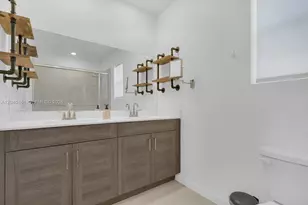 805 SE 18th St, Homestead, FL 33034 - Photo 10