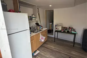 867 NW 109th St, Miami, FL 33168 - Photo 6