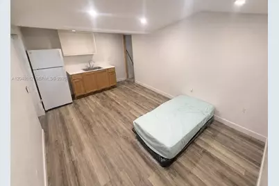 867 NW 109th St, Miami, FL 33168 - Photo 6
