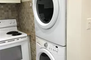 10000 NW 80th Ct, Hialeah Gardens, FL 33016 - Photo 12