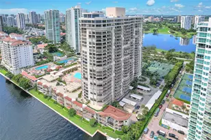 20191 E Country Club Dr, Aventura, FL 33180 - Photo 2