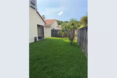 1335 Seagrape Cir, Weston, FL 33326 - Photo 22