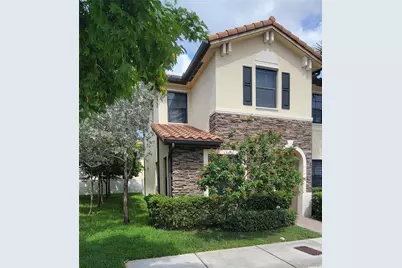 8872 W 35th Ct, Hialeah, FL 33018 - Photo 4