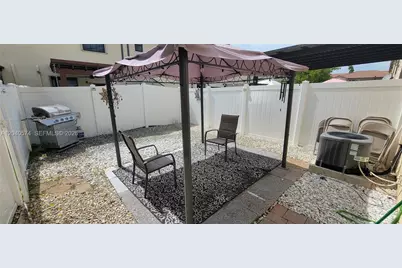 8872 W 35th Ct, Hialeah, FL 33018 - Photo 14