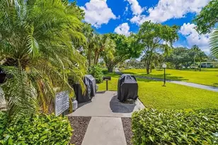 550 Oaks Ln, Pompano Beach, FL 33069 - Photo 18
