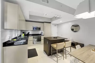 1010 Brickell Ave #3007, Miami, FL 33131 - Photo 8