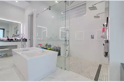 13052 NW 102nd Ave, Hialeah Gardens, FL 33018 - Photo 26