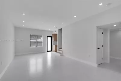 337 W 28th St, Miami Beach, FL 33140 - Photo 14