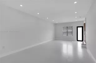 337 W 28th St, Miami Beach, FL 33140 - Photo 12