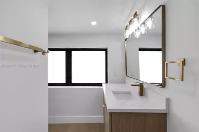 337 W 28th St, Miami Beach, FL 33140 - Photo 32