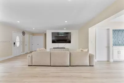 885 Azalea Ct, Plantation, FL 33317 - Photo 12