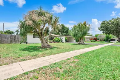 885 Azalea Ct, Plantation, FL 33317 - Photo 4