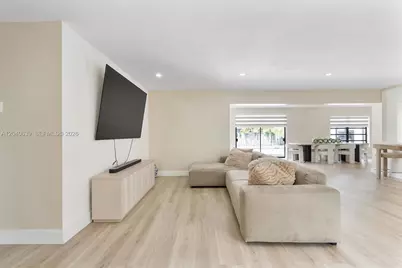 885 Azalea Ct, Plantation, FL 33317 - Photo 10