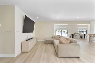 885 Azalea Ct, Plantation, FL 33317 - Photo 10