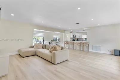 885 Azalea Ct, Plantation, FL 33317 - Photo 8