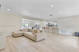 885 Azalea Ct, Plantation, FL 33317 - Photo 8