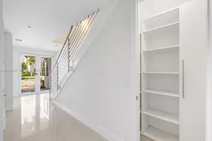 10471 NW 66th St, Doral, FL 33178 - Photo 8