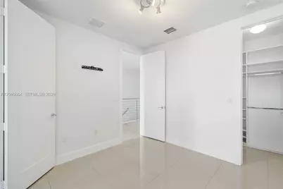 10471 NW 66th St, Doral, FL 33178 - Photo 6