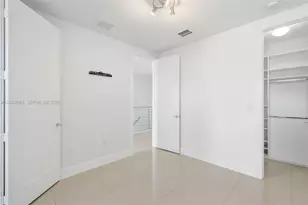 10471 NW 66th St, Doral, FL 33178 - Photo 6
