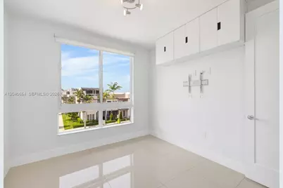10471 NW 66th St, Doral, FL 33178 - Photo 4