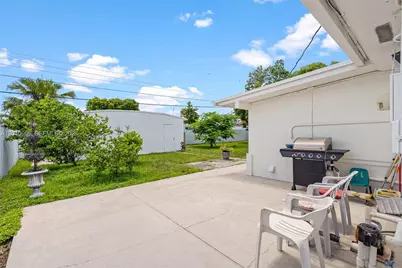 7701 W 16th Ct, Hialeah, FL 33014 - Photo 42