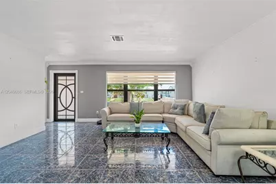 7701 W 16th Ct, Hialeah, FL 33014 - Photo 6