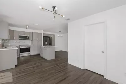 2123 SW 87th Ter, Miramar, FL 33025 - Photo 10