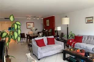 5700 Collins Ave, Miami Beach, FL 33140 - Photo 4