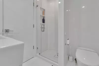5701 Collins Ave #PH08, Miami Beach, FL 33140 - Photo 26