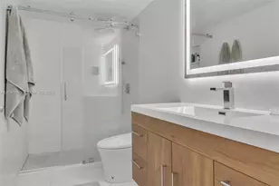 5701 Collins Ave, Miami Beach, FL 33140 - Photo 16