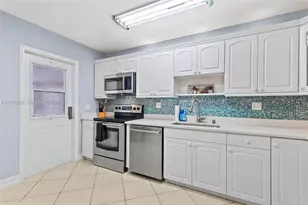 2424 NE 9th St, Fort Lauderdale, FL 33304 - Photo 10