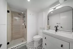 427 Golden Isles Dr, Hallandale Beach, FL 33009 - Photo 16