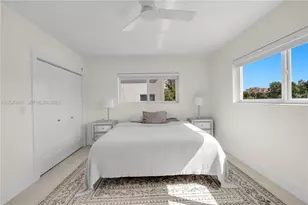 462 Golden Isles Dr, Hallandale Beach, FL 33009 - Photo 12