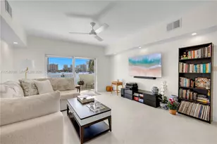 462 Golden Isles Dr, Hallandale Beach, FL 33009 - Photo 4