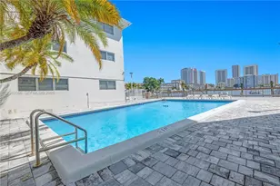 462 Golden Isles Dr, Hallandale Beach, FL 33009 - Photo 26