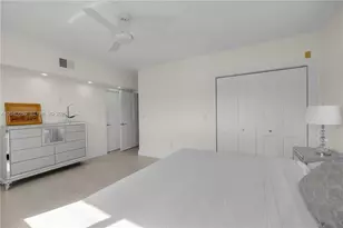462 Golden Isles Dr, Hallandale Beach, FL 33009 - Photo 16