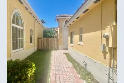 9118 SW 161st Ter, Palmetto Bay, FL 33157 - Photo 2