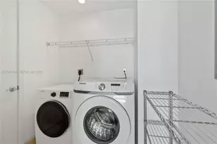 218 SE 14th St, Miami, FL 33131 - Photo 18