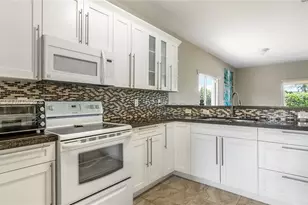 18815 NW 37th Ave, Miami Gardens, FL 33056 - Photo 14
