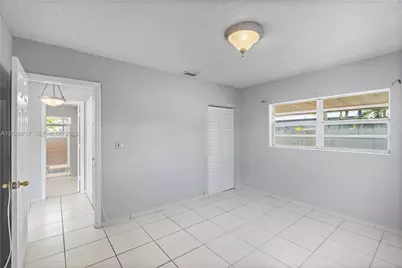 491 W 35th Pl, Hialeah, FL 33012 - Photo 4